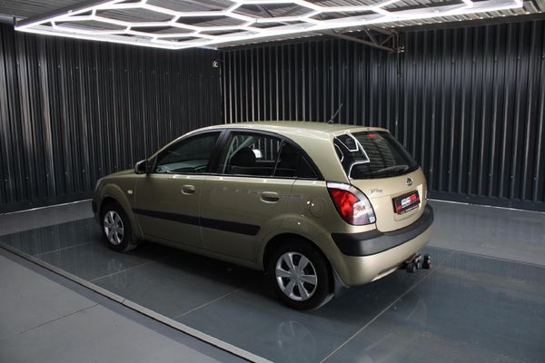 2006-Kia-Rio-14-High-5-dr image:5