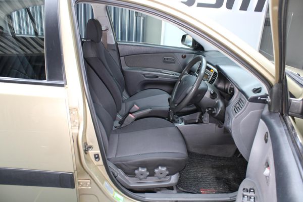 2006-Kia-Rio-14-High-5-dr image:6
