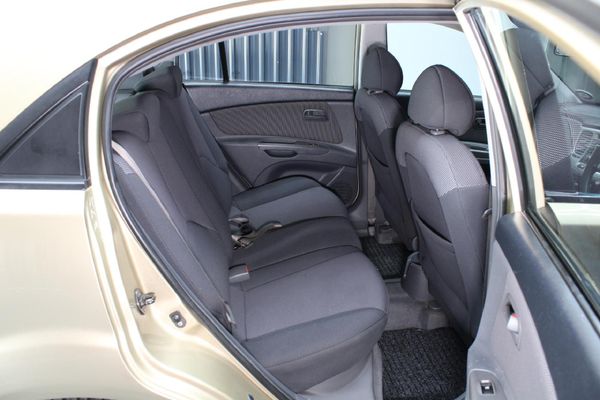 2006-Kia-Rio-14-High-5-dr image:8
