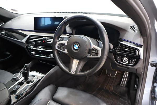 2019-BMW-5-Series-520d-M-Sport image:9