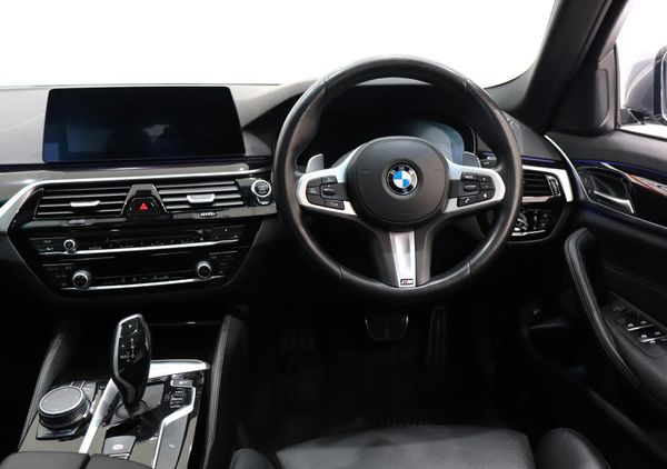 2019-BMW-5-Series-520d-M-Sport image:11