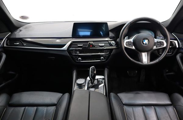2019-BMW-5-Series-520d-M-Sport image:12