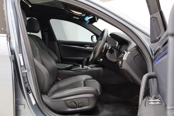 2019-BMW-5-Series-520d-M-Sport image:16