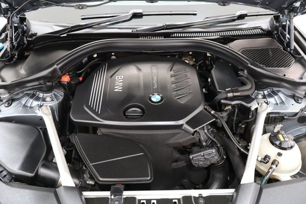 2019-BMW-5-Series-520d-M-Sport image:21