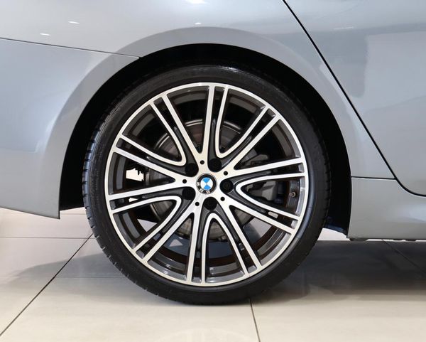 2019-BMW-5-Series-520d-M-Sport image:6