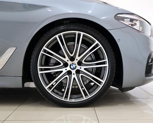 2019-BMW-5-Series-520d-M-Sport image:7