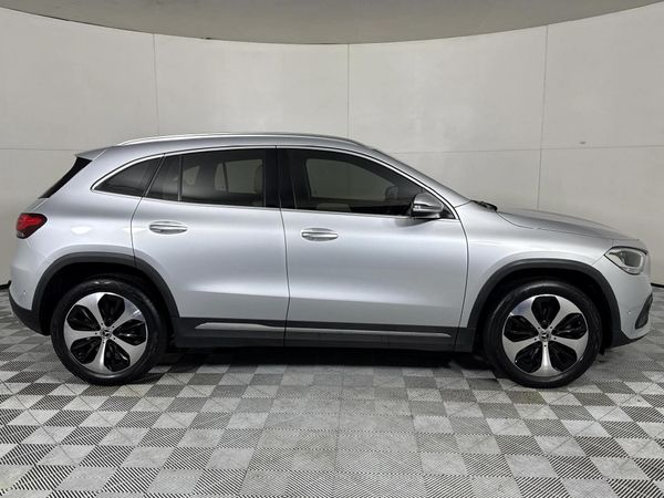 2021-Mercedes-Benz-GLA-200d-Progressive-Auto image:14