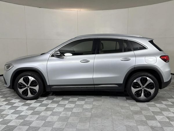 2021-Mercedes-Benz-GLA-200d-Progressive-Auto image:16