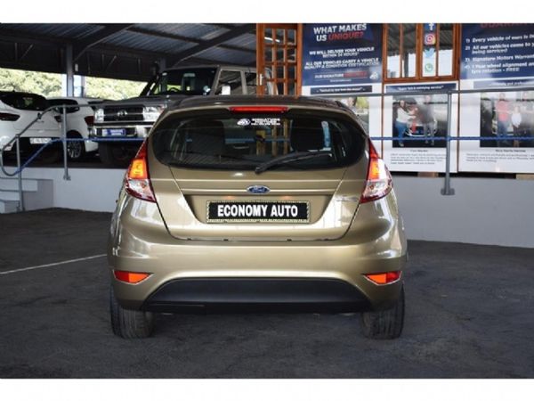 2014-Ford-Fiesta-16-TDCi-Trend-5-dr image:4