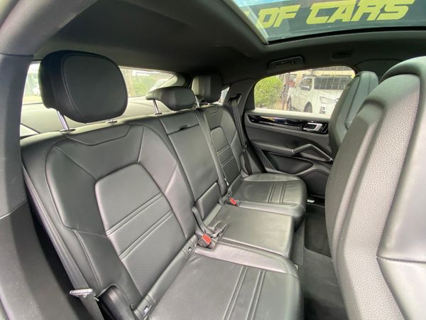 2020-Porsche-Cayenne-Coupe image:10