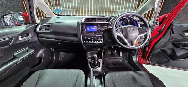 2023-Honda-WR-V-12-Elegance image:17
