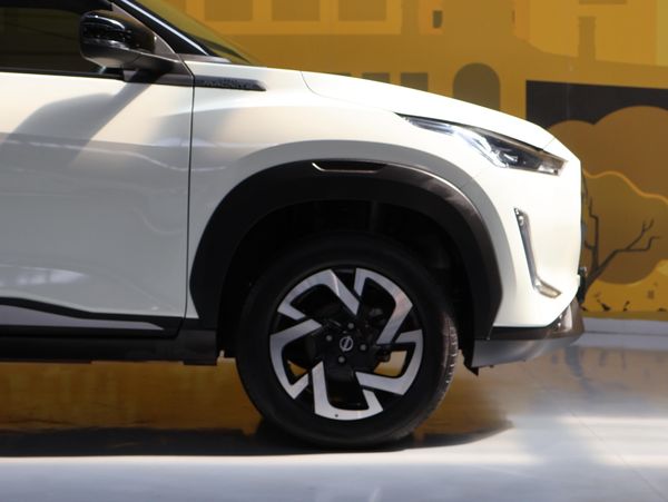 2024-Nissan-Magnite-10T-Acenta image:3