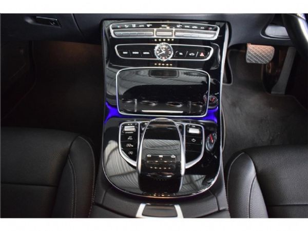 2017-Mercedes-Benz-E-Class-E-400 image:15