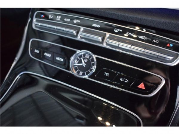 2017-Mercedes-Benz-E-Class-E-400 image:17