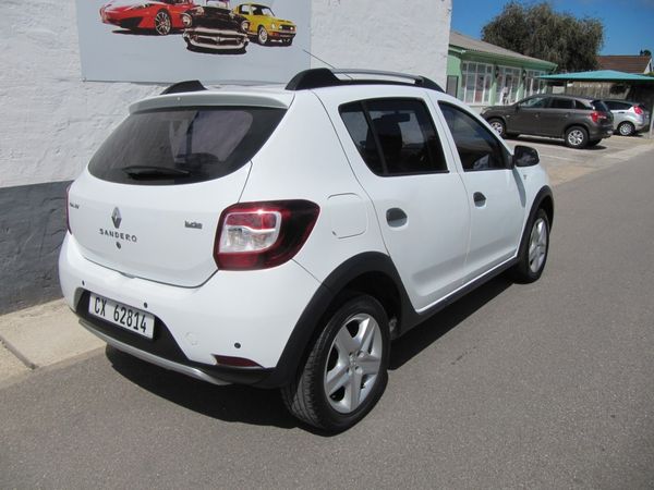 2015-Renault-Sandero-900T-Stepway image:3