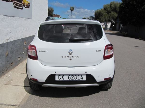 2015-Renault-Sandero-900T-Stepway image:4