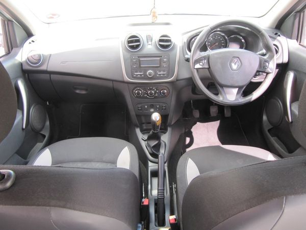 2015-Renault-Sandero-900T-Stepway image:5
