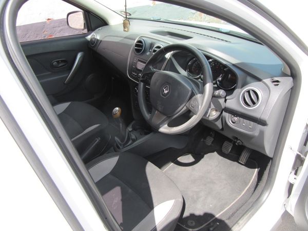 2015-Renault-Sandero-900T-Stepway image:6