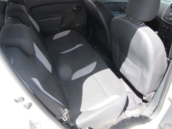 2015-Renault-Sandero-900T-Stepway image:7