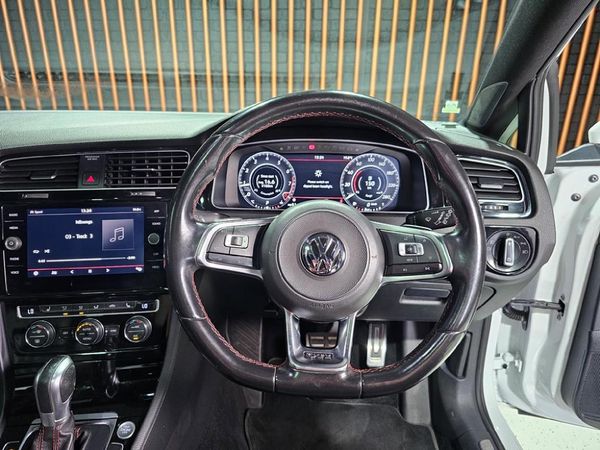2019-Volkswagen-Golf-VII-GTI-20-TSI-Auto image:9