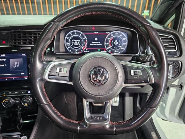 2019-Volkswagen-Golf-VII-GTI-20-TSI-Auto image:10