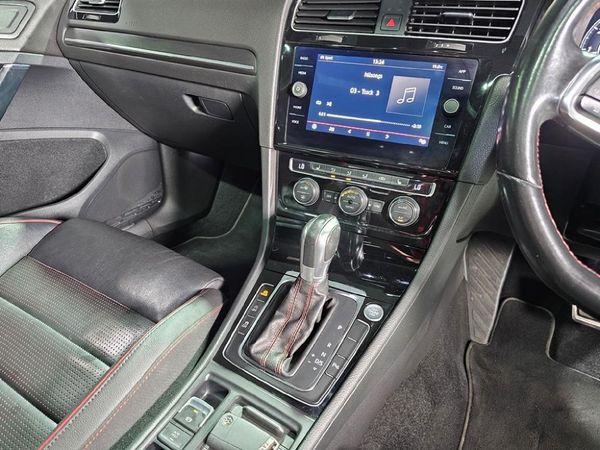 2019-Volkswagen-Golf-VII-GTI-20-TSI-Auto image:14