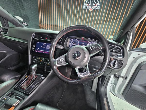 2019-Volkswagen-Golf-VII-GTI-20-TSI-Auto image:17