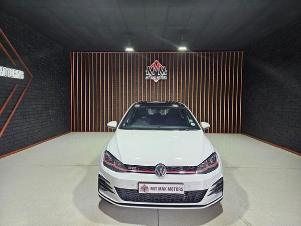 2019-Volkswagen-Golf-VII-GTI-20-TSI-Auto image:1