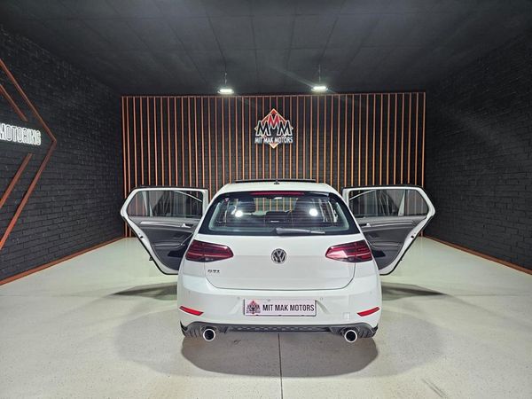 2019-Volkswagen-Golf-VII-GTI-20-TSI-Auto image:23