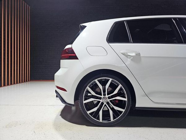2019-Volkswagen-Golf-VII-GTI-20-TSI-Auto image:26