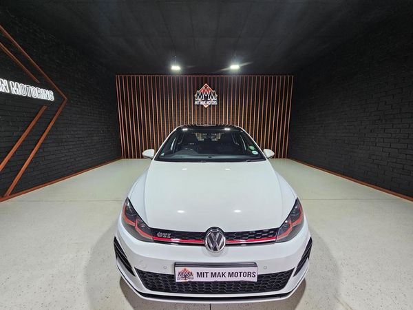 2019-Volkswagen-Golf-VII-GTI-20-TSI-Auto image:4