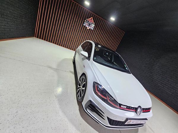 2019-Volkswagen-Golf-VII-GTI-20-TSI-Auto image:5