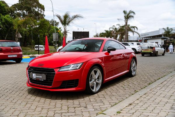 2015-Audi-TT-Coupe-20-TFSI-quattro-Auto image:11