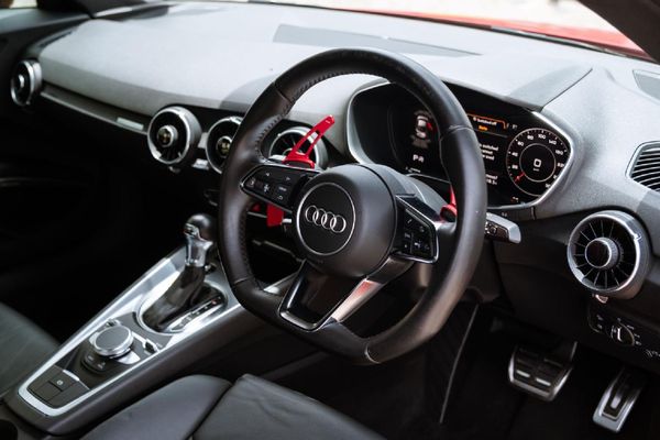 2015-Audi-TT-Coupe-20-TFSI-quattro-Auto image:13