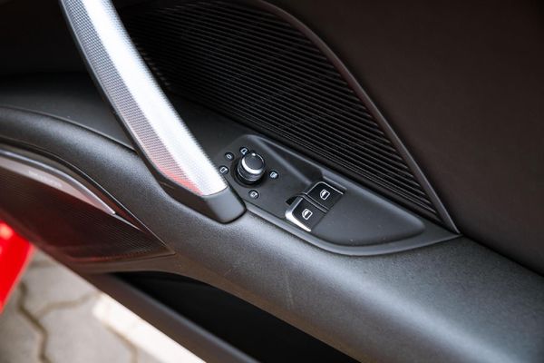2015-Audi-TT-Coupe-20-TFSI-quattro-Auto image:16
