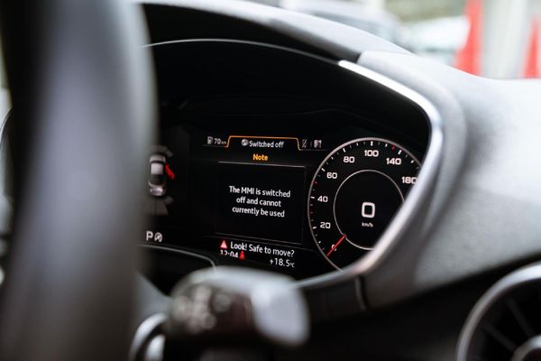 2015-Audi-TT-Coupe-20-TFSI-quattro-Auto image:18