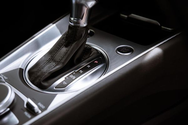 2015-Audi-TT-Coupe-20-TFSI-quattro-Auto image:19