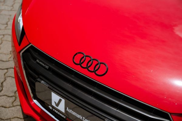 2015-Audi-TT-Coupe-20-TFSI-quattro-Auto image:5