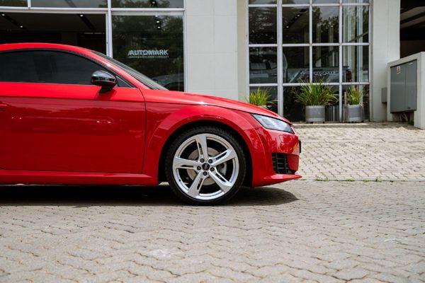 2015-Audi-TT-Coupe-20-TFSI-quattro-Auto image:6