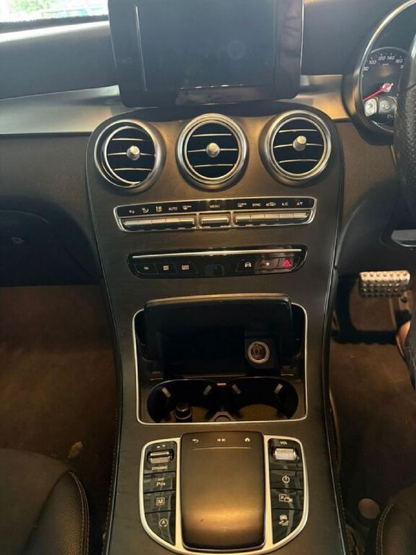 2020-Mercedes-Benz-GLC-300d-4Matic image:6