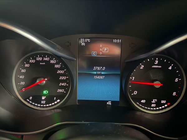 2020-Mercedes-Benz-GLC-300d-4Matic image:7