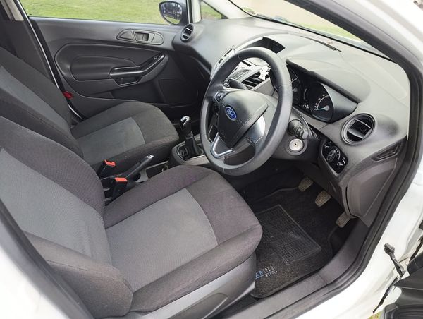 2016-Ford-Fiesta-14-Ambiente-5-dr image:9