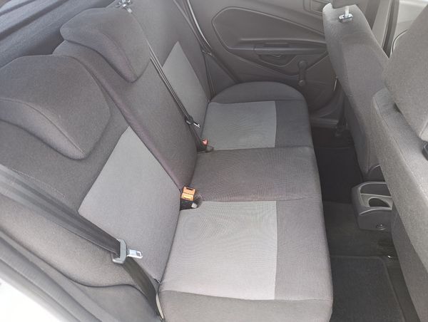 2016-Ford-Fiesta-14-Ambiente-5-dr image:11