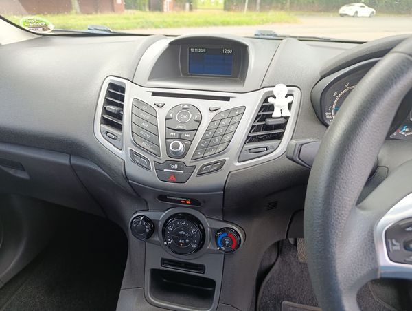 2016-Ford-Fiesta-14-Ambiente-5-dr image:12