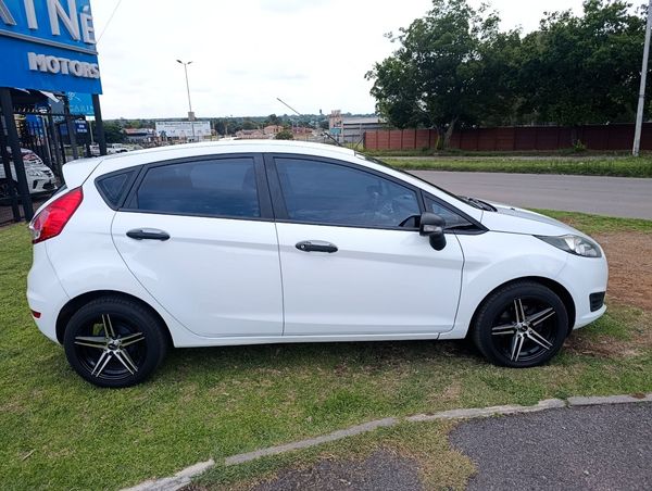 2016-Ford-Fiesta-14-Ambiente-5-dr image:5