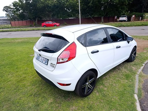 2016-Ford-Fiesta-14-Ambiente-5-dr image:6