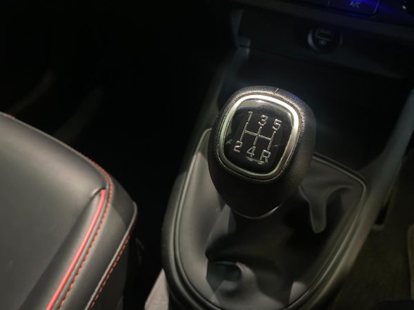 2022-Hyundai-Grand-i10-12-Fluid image:13
