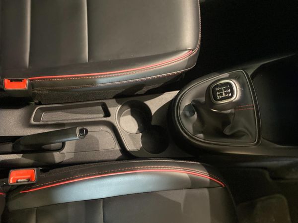 2022-Hyundai-Grand-i10-12-Fluid image:15