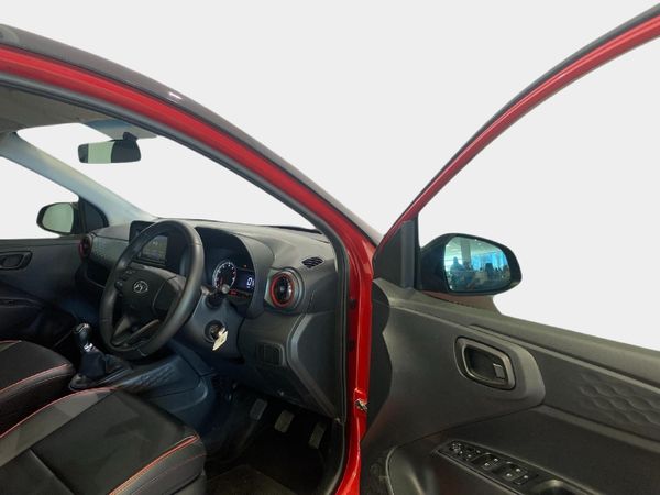 2022-Hyundai-Grand-i10-12-Fluid image:6