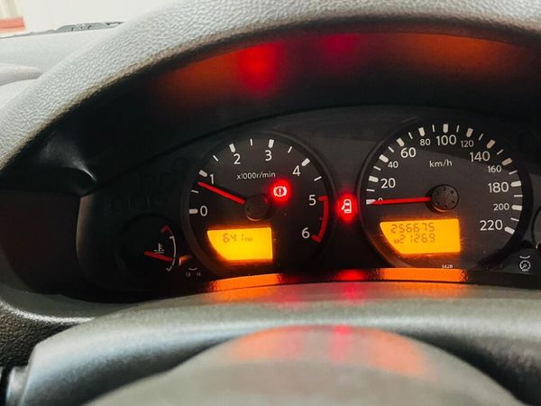 2012-Nissan-Navara-25-dCi-XE-Double-Cab image:9